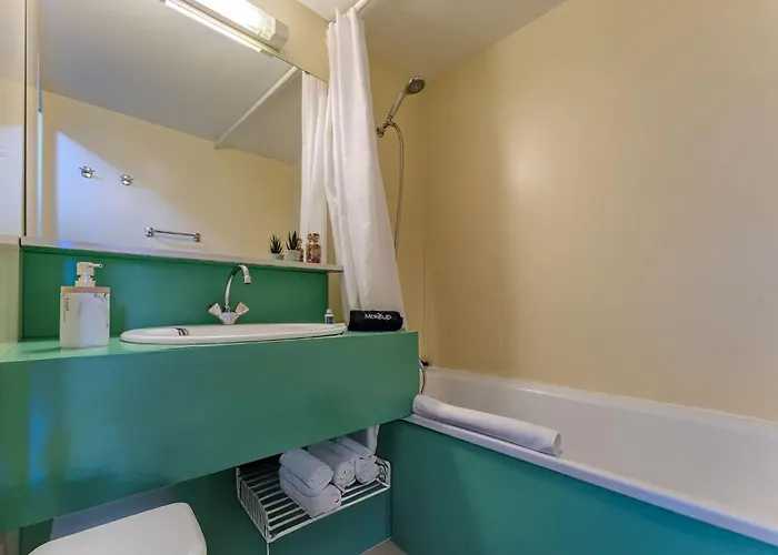 Modern 3br Duplex - Centre, Parking & Panoramic Views - Roche Blanche *